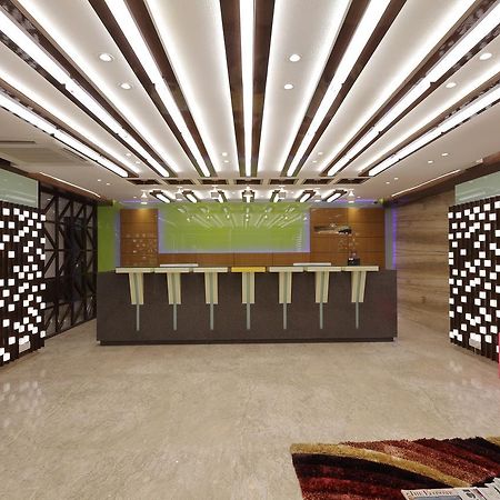 Hotel O Ellis Ahmedabad Esterno foto