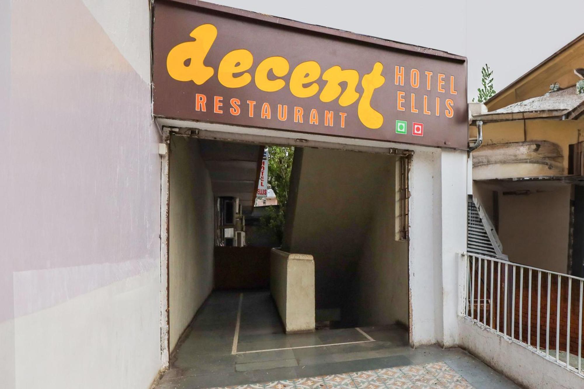 Hotel O Ellis Ahmedabad Esterno foto