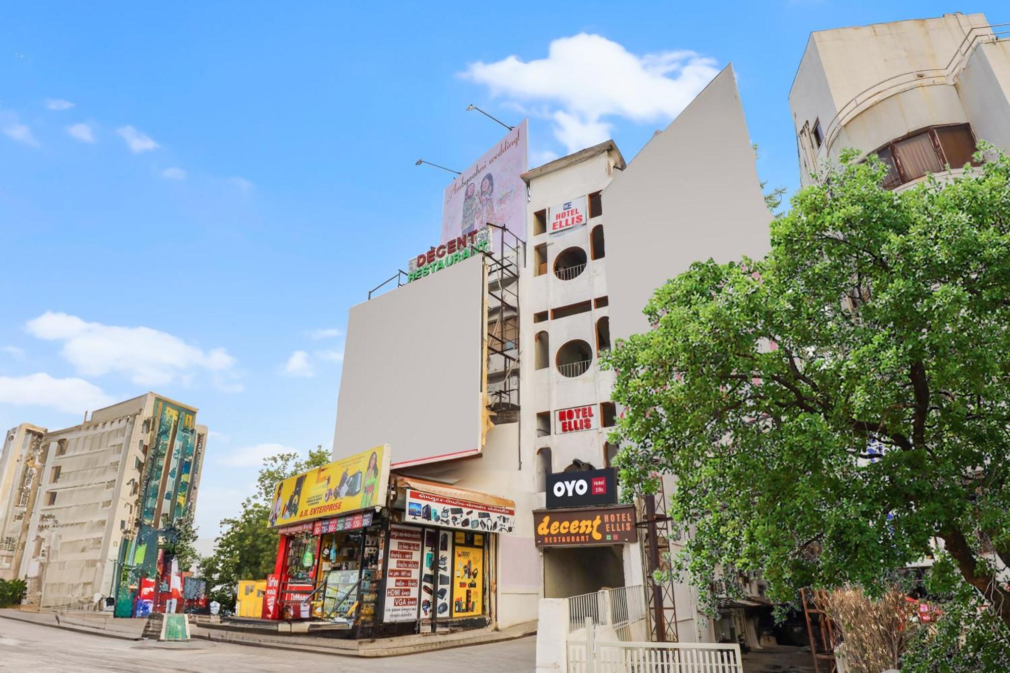 Hotel O Ellis Ahmedabad Esterno foto