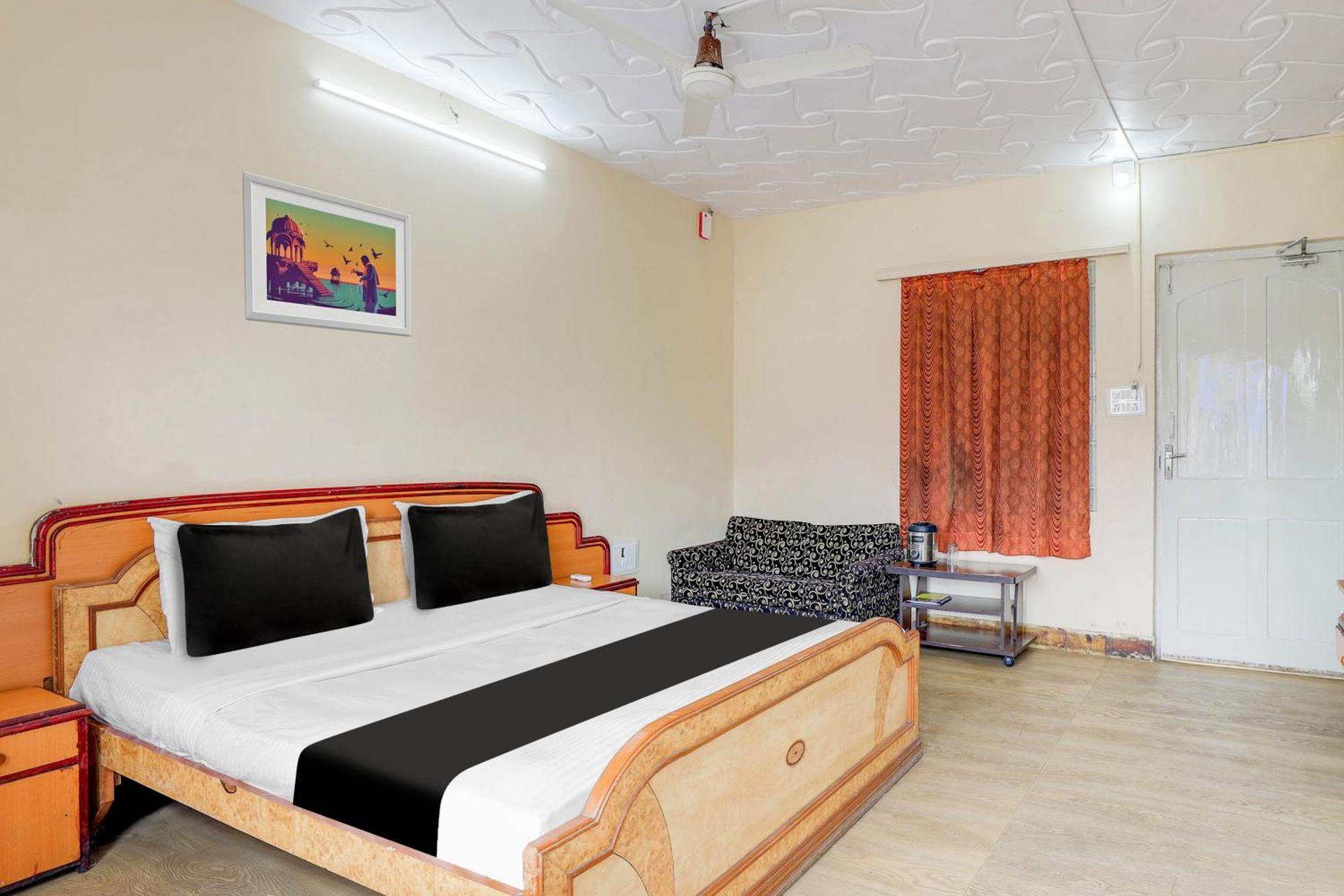 Hotel O Ellis Ahmedabad Esterno foto