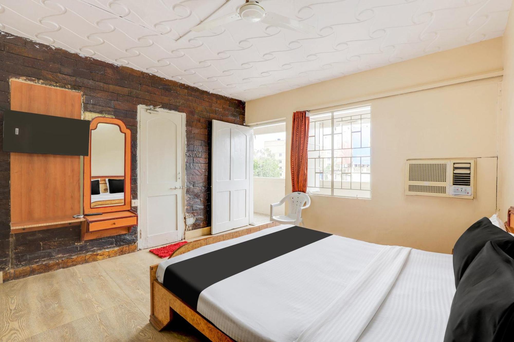 Hotel O Ellis Ahmedabad Esterno foto