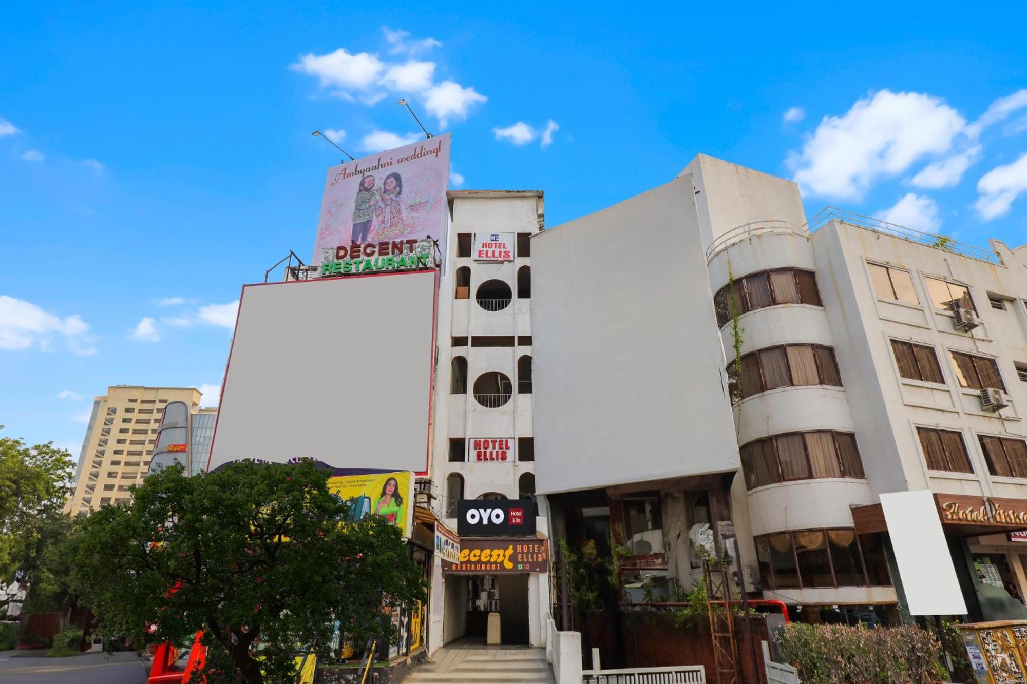 Hotel O Ellis Ahmedabad Esterno foto