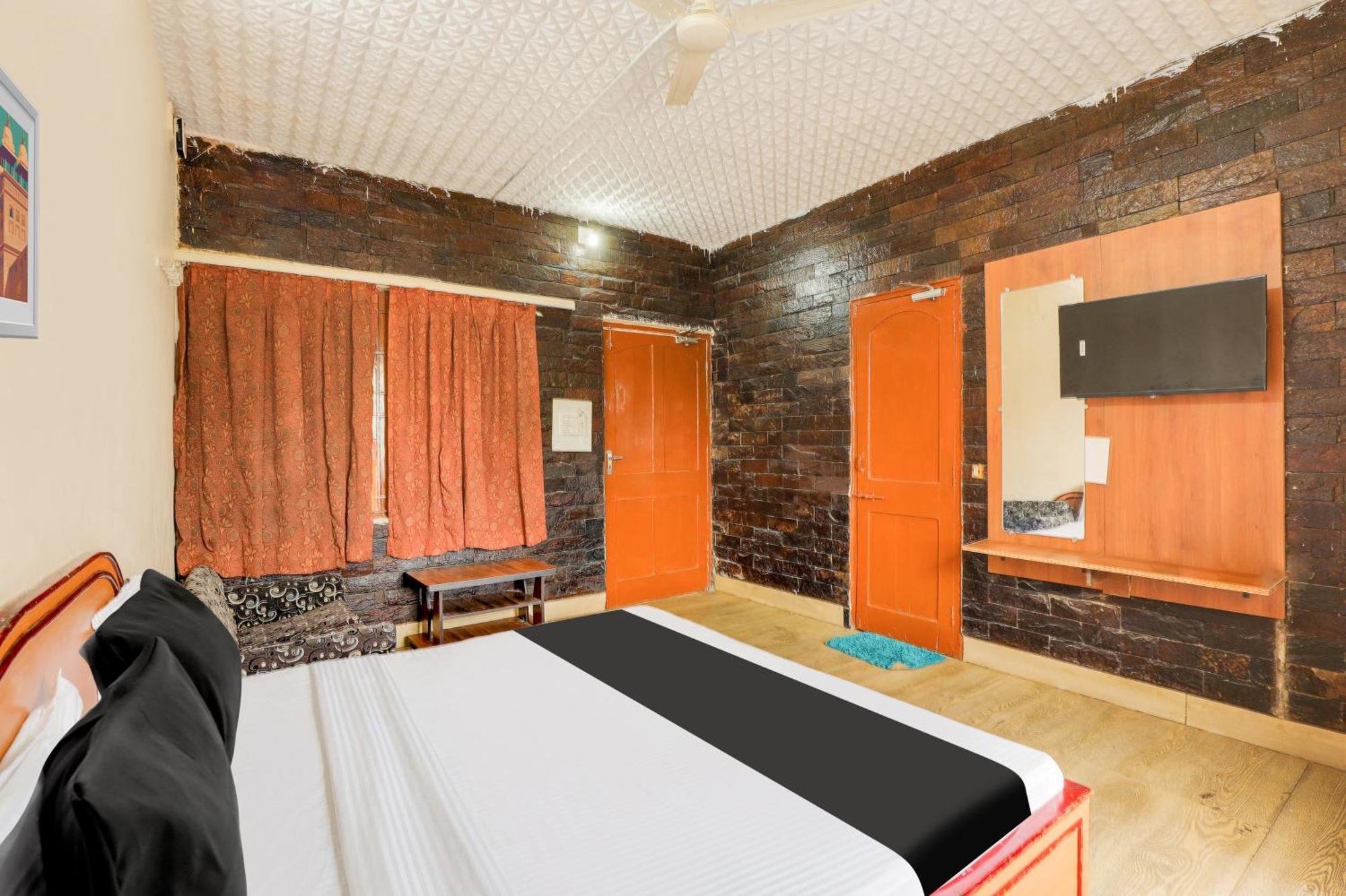 Hotel O Ellis Ahmedabad Esterno foto