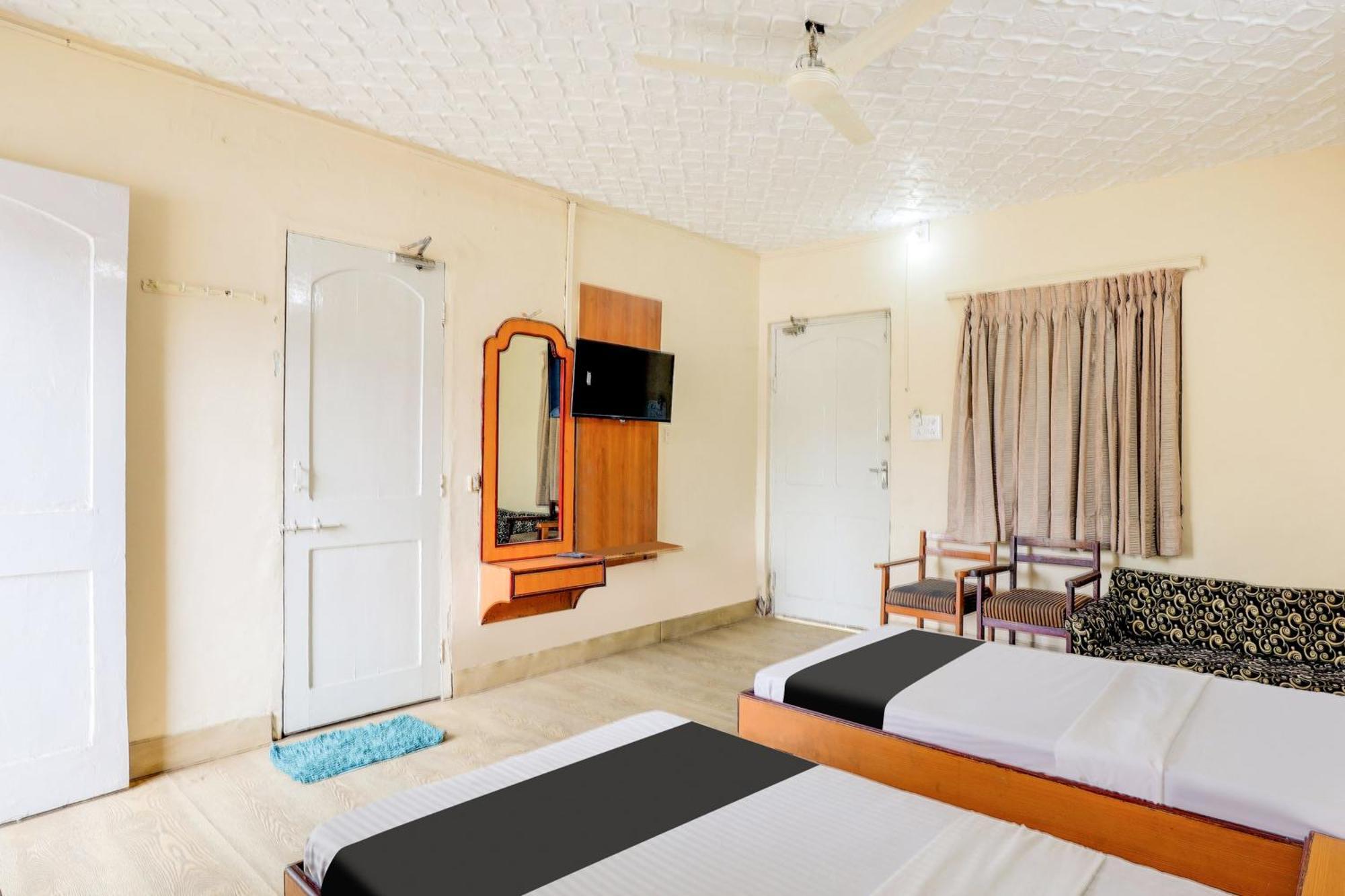 Hotel O Ellis Ahmedabad Esterno foto