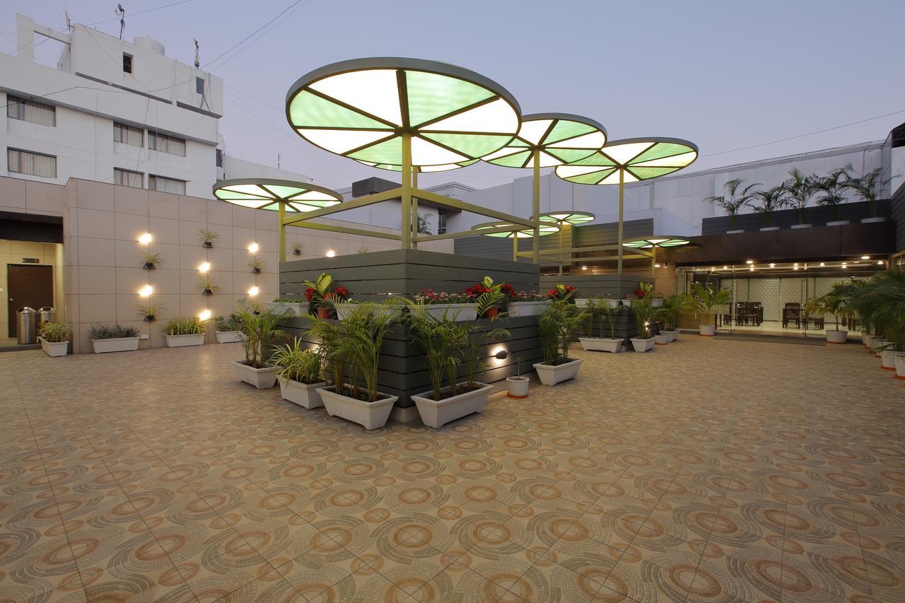Hotel O Ellis Ahmedabad Esterno foto
