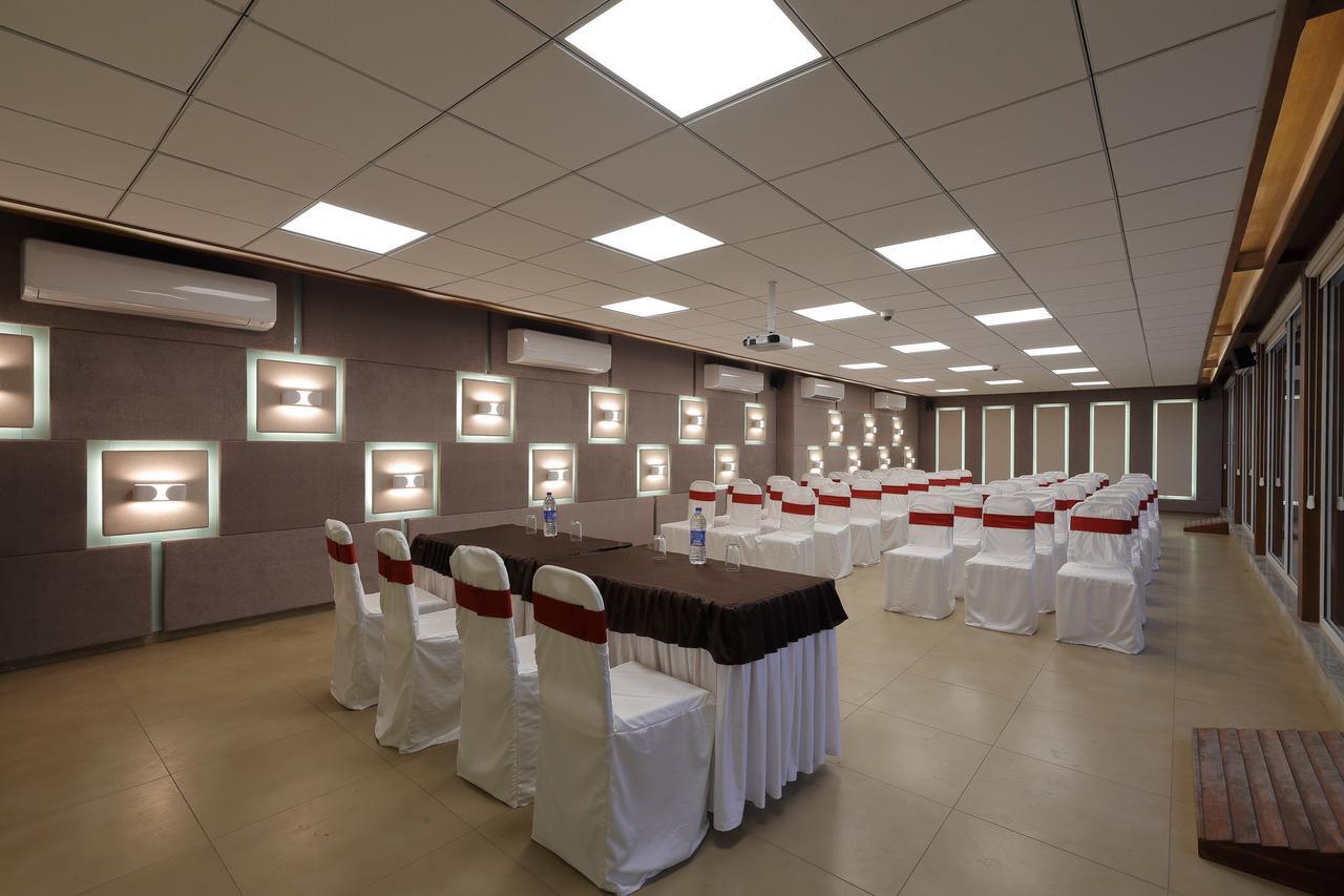 Hotel O Ellis Ahmedabad Esterno foto