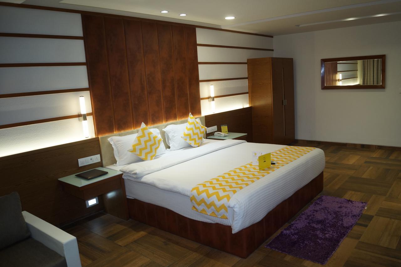 Hotel O Ellis Ahmedabad Esterno foto