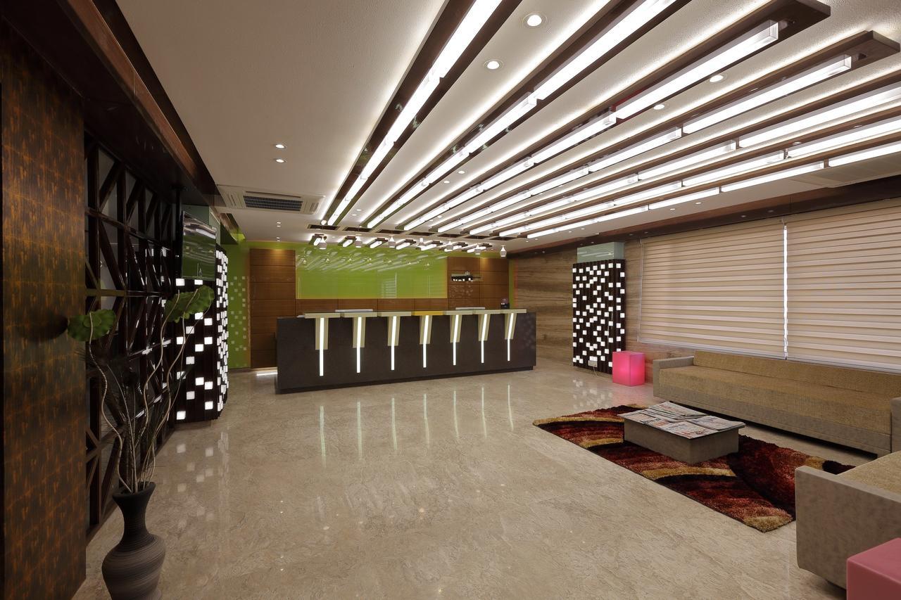 Hotel O Ellis Ahmedabad Esterno foto
