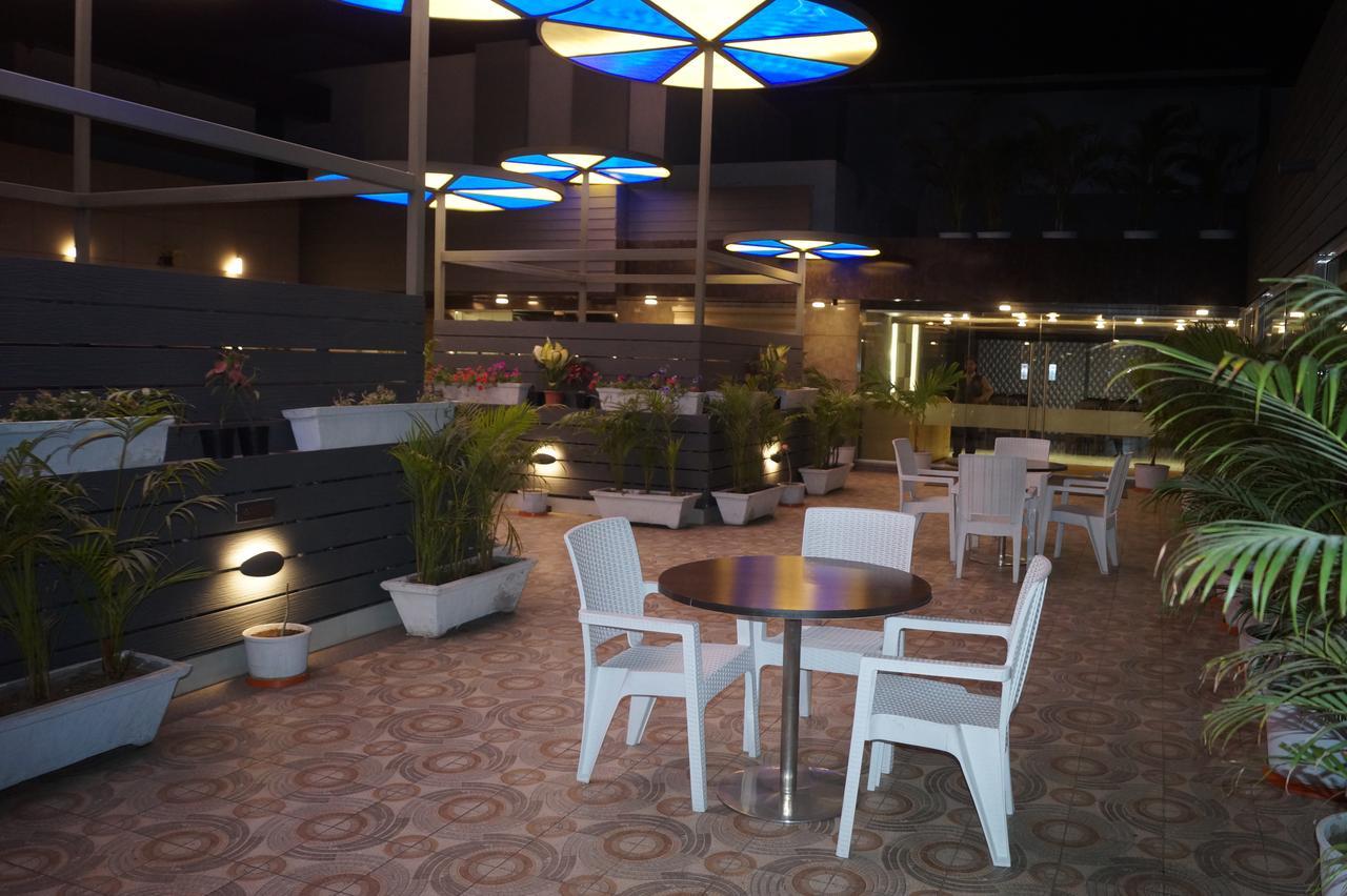 Hotel O Ellis Ahmedabad Esterno foto