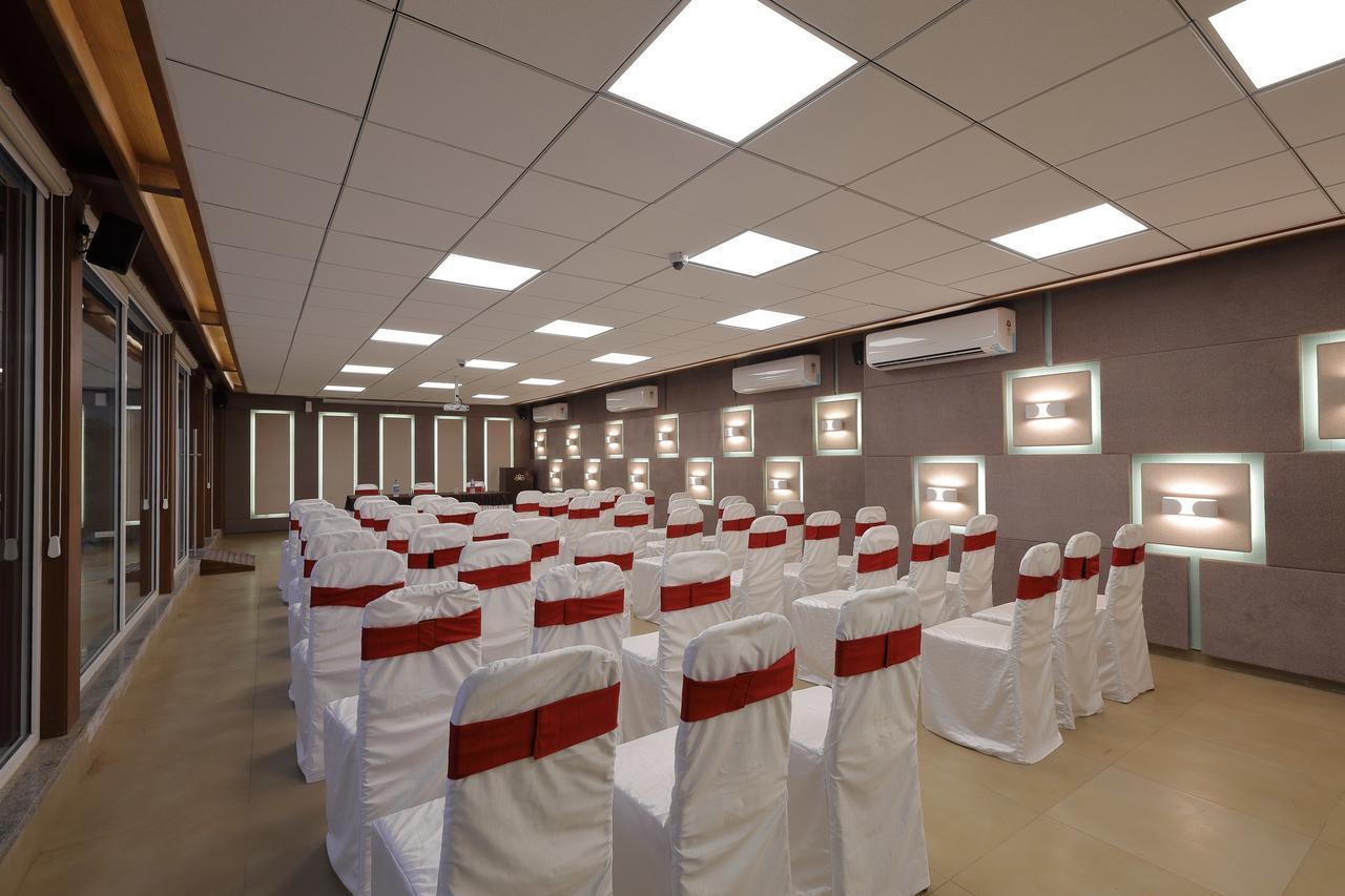 Hotel O Ellis Ahmedabad Esterno foto