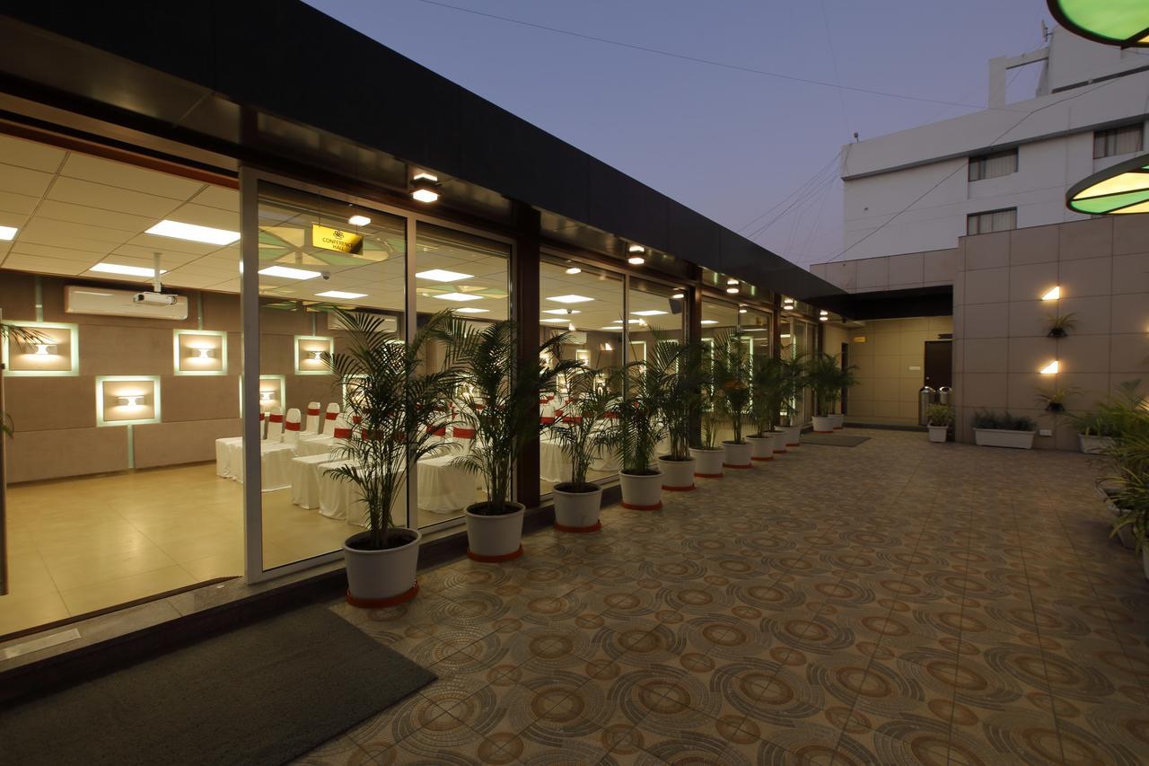 Hotel O Ellis Ahmedabad Esterno foto