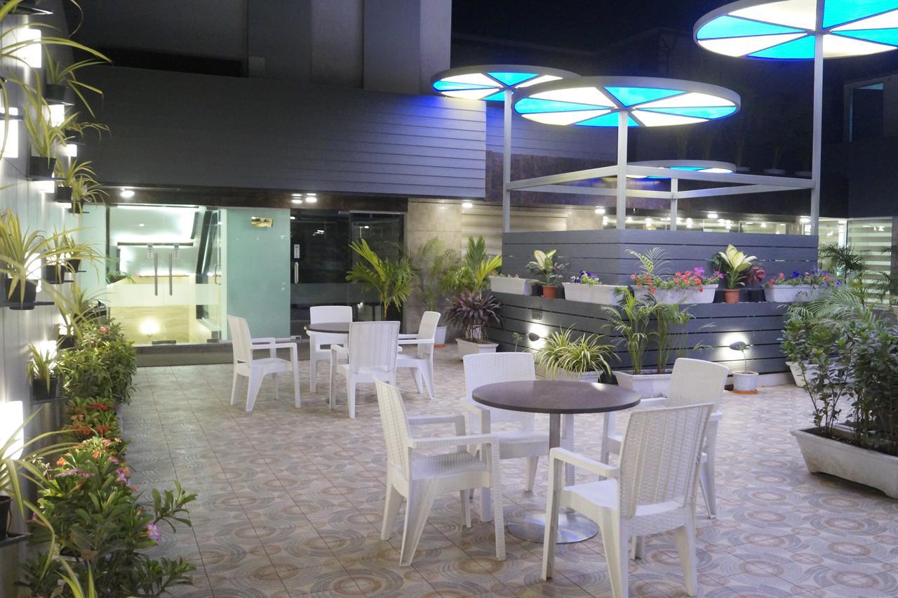 Hotel O Ellis Ahmedabad Esterno foto